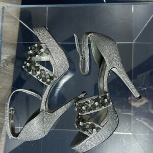Adrianna Papell Silver Beaded Rhinestone Heels Ankle Strap 6.5
Prom glam
